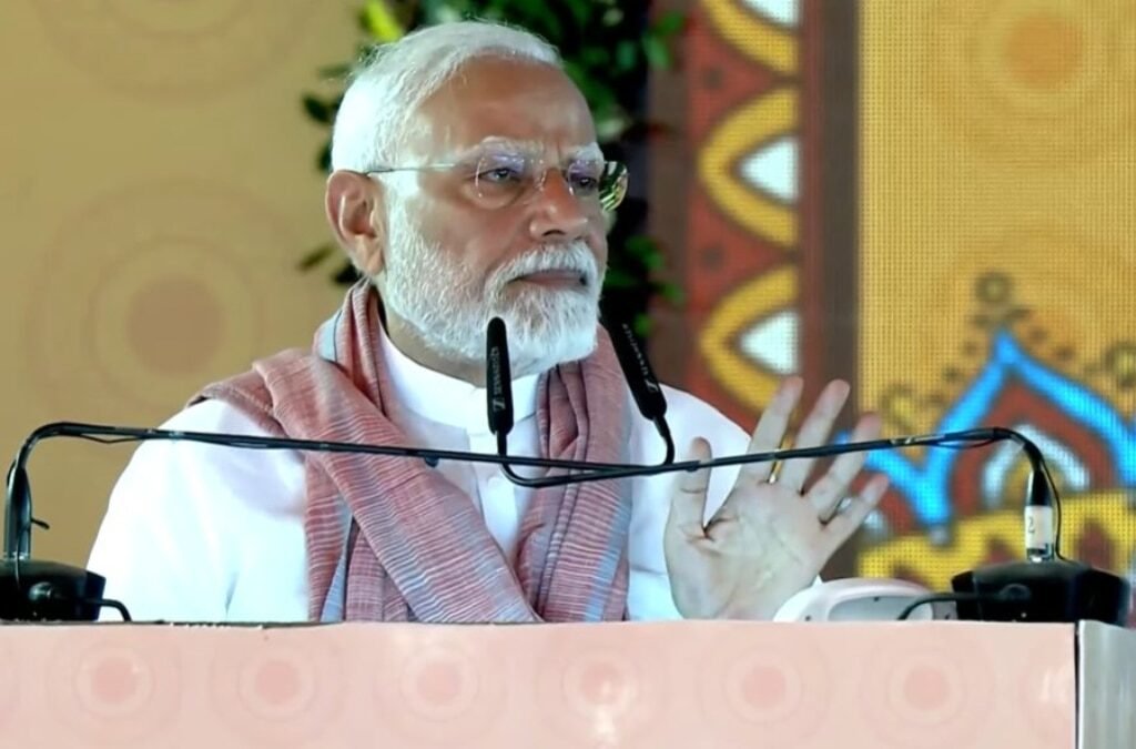 पहलगाम-हमला!-बिहार-पहुंचे-पीएम-मोदी-जनता-के-सामने-हाथ-जोड़कर-खड़े-हुए,-भावुक-होकर-जानें-क्या-बोले?