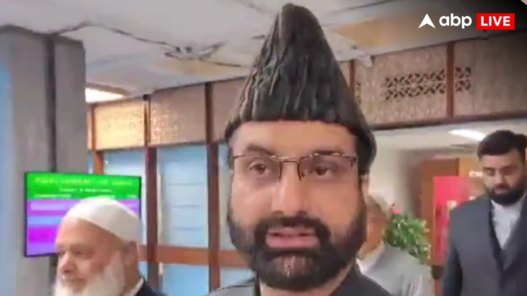 पहलगाम हमले को लेकर मीरवाइज उमर फारूक बोले- ‘दो कश्मीरियों को फर्जी मुठभेड़ में मार डाला’