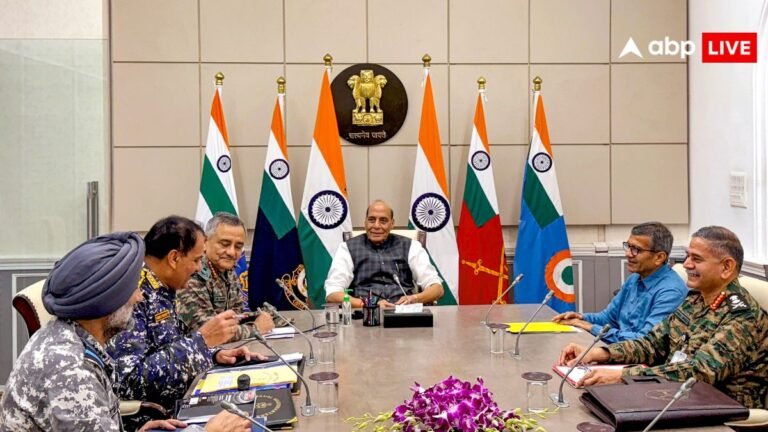 पाकिस्तान को सिखाया सबक, फिर चेहरों पर दिखी मुस्कान… राजनाथ सिंह की मीटिंग की ये फोटो वायरल